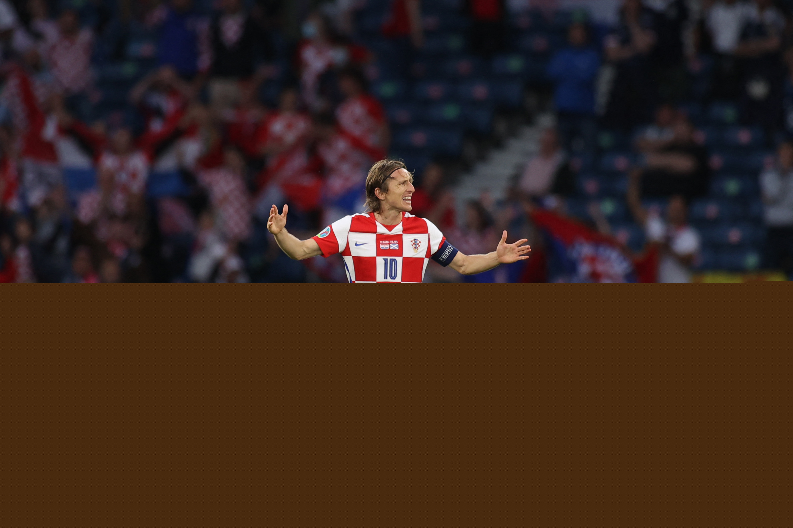 B席：今天我们的进攻始终没有效率，技战术层面出了问题