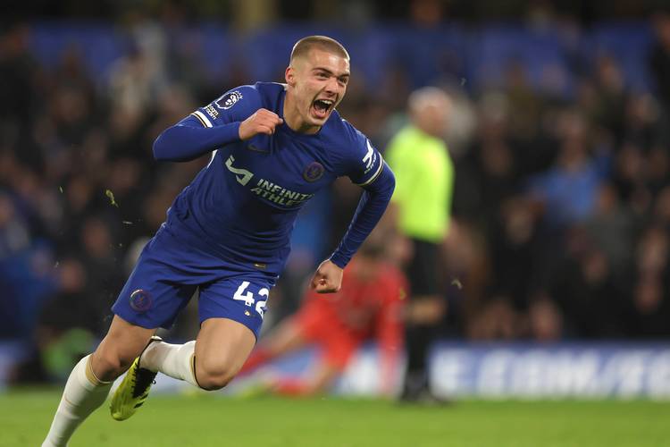 1.5亿买两个同水平的边角料中锋，曼联真是神人