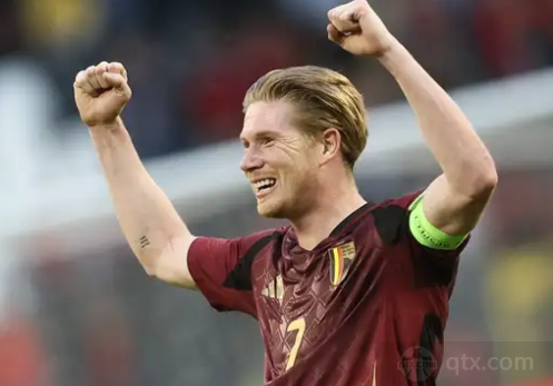 梅西再创纪录引全场欢呼