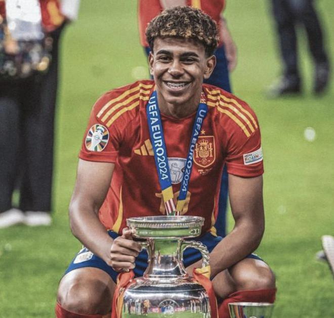 利物浦决定萨拉赫短期缺席比赛，斯洛特获管理层支持